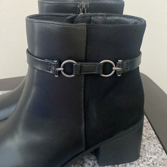 NIB: Croft & Barrow Black Boots. - Picture 4 of 5